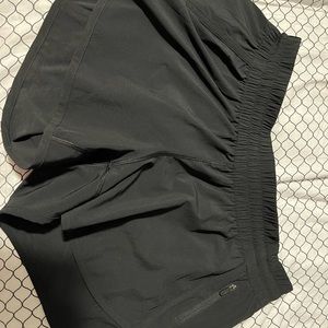 Lululemon tracker low rise lined 4”